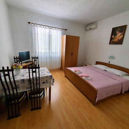 Apartments - Buffet 2B Sveti Juraj Rum bild