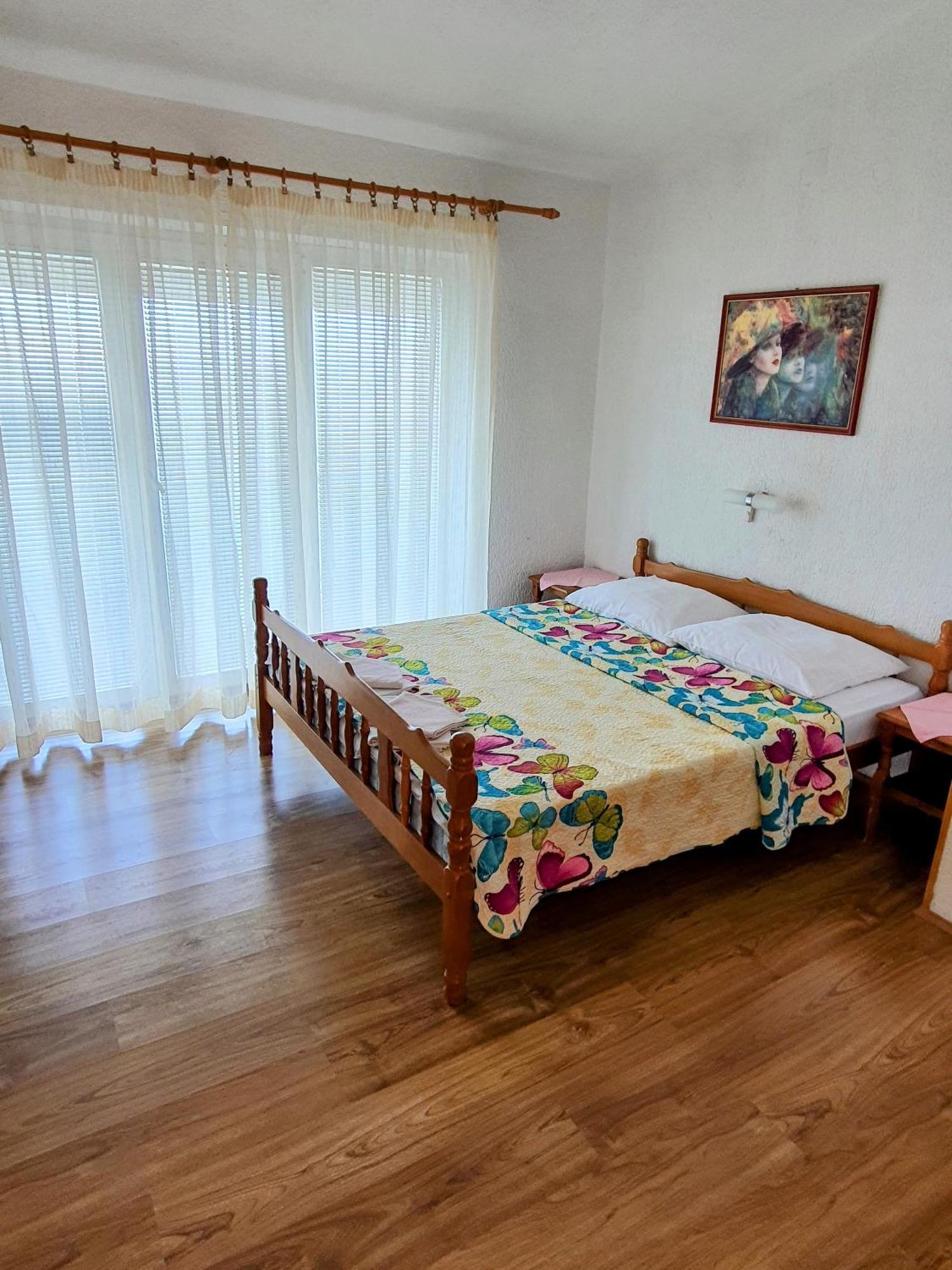 Apartments - Buffet 2B Sveti Juraj Rum bild