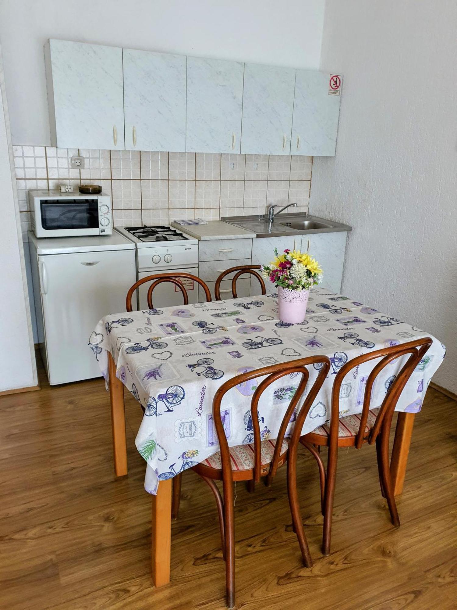 Apartments - Buffet 2B Sveti Juraj Rum bild